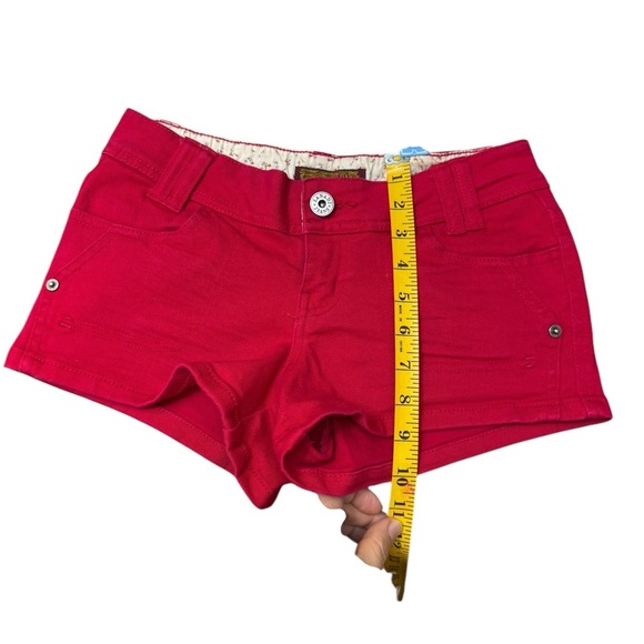 ZANADI.  Red Jean Shorts with Belt Loops and Fitted Design - Picture 3 of 6